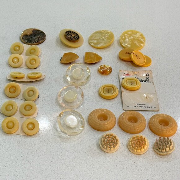 Vintage Button Collection 29 Bakelite or Plastic Composite Buttons - Picture 1 of 9